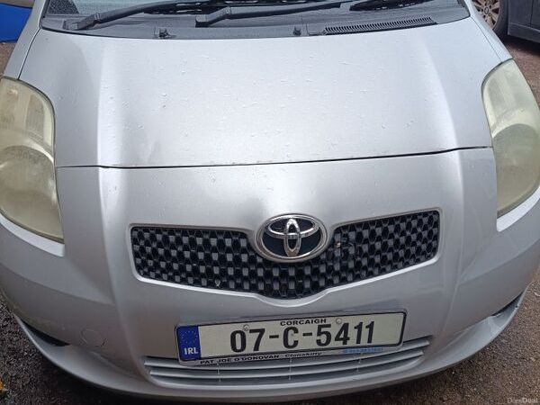 Toyota Yaris Hatchback, Petrol, 2007, Silver