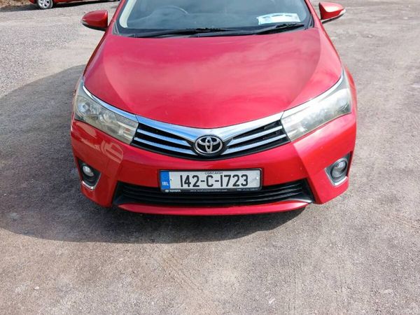 Toyota Corolla Saloon, Petrol, 2014, Red