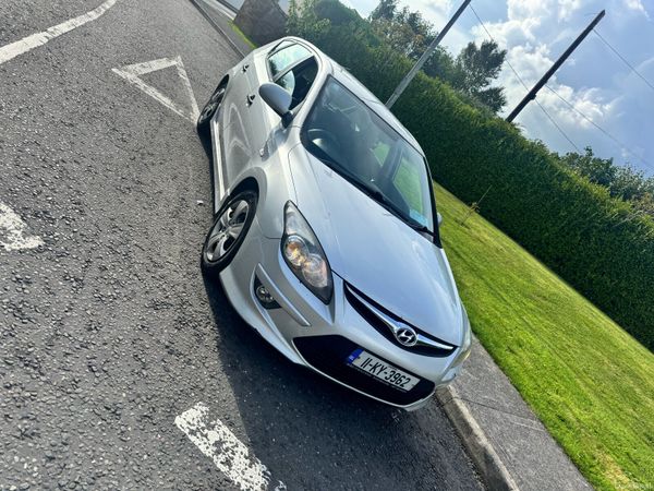 Hyundai i30 Hatchback, Diesel, 2011, Silver
