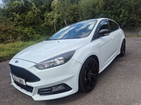 Ford Focus Hatchback, Diesel, 2015, White
