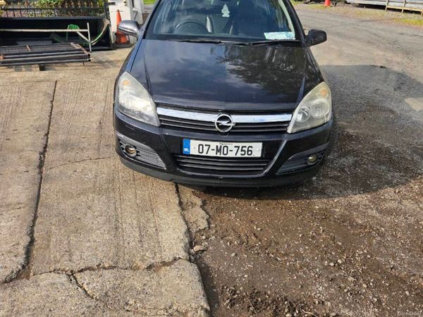 Opel Astra Hatchback, Petrol, 2007, Black