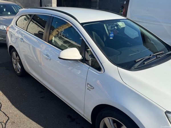 Vauxhall Astra Estate, Petrol, 2015, White