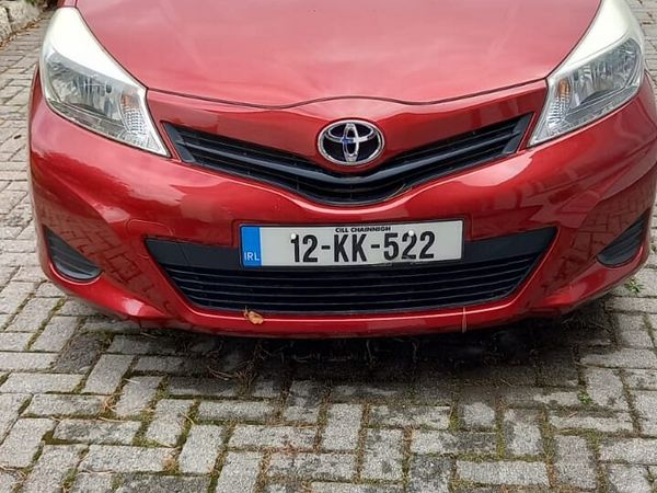 Toyota Yaris Hatchback, Petrol, 2012, Red