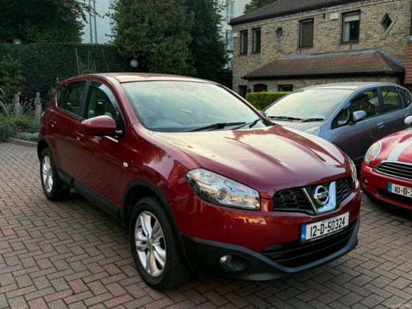 Nissan Qashqai Hatchback, Diesel, 2012, Red