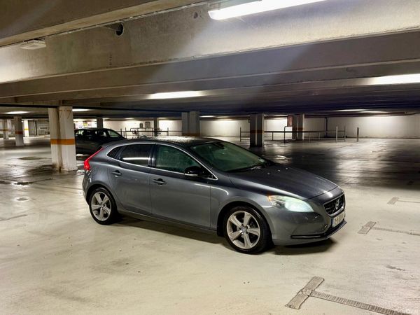 Volvo V40 Hatchback, Diesel, 2012, Grey