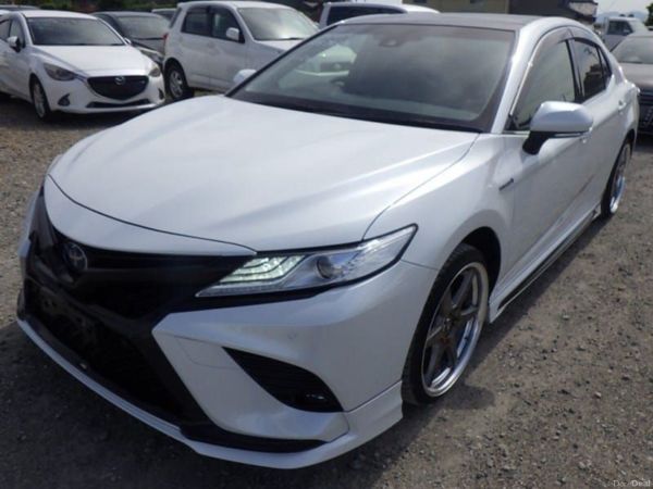 Toyota Camry Saloon, Petrol Hybrid, 2019, White