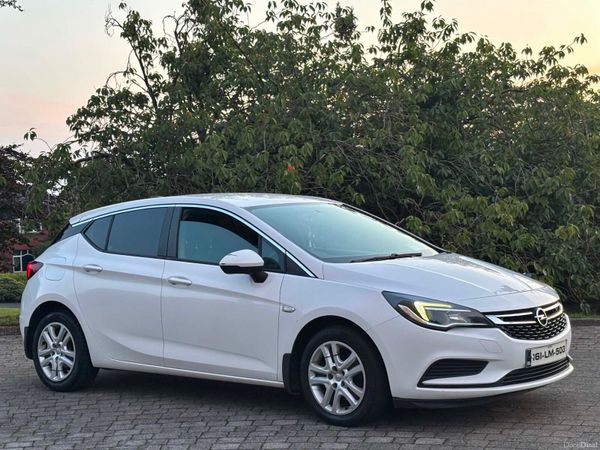 Opel Astra Hatchback, Diesel, 2016, White
