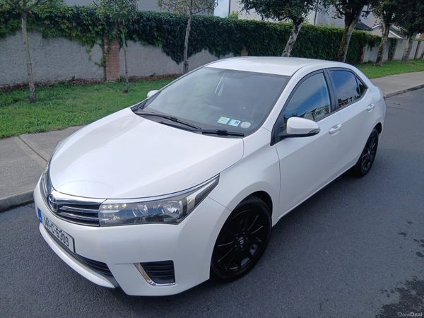 Toyota Corolla Saloon, Diesel, 2014, White