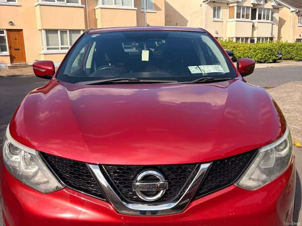 Nissan Qashqai Hatchback, Diesel, 2015, Red