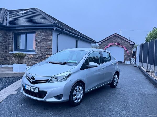 Toyota Yaris Hatchback, Petrol, 2014, Silver