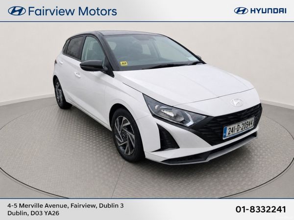 Hyundai i20 Hatchback, Petrol, 2024, White