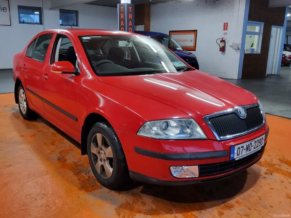 Skoda Octavia Hatchback, Petrol, 2007, Red
