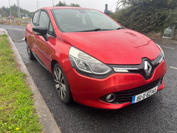 Renault Clio Hatchback, Petrol, 2015, Red
