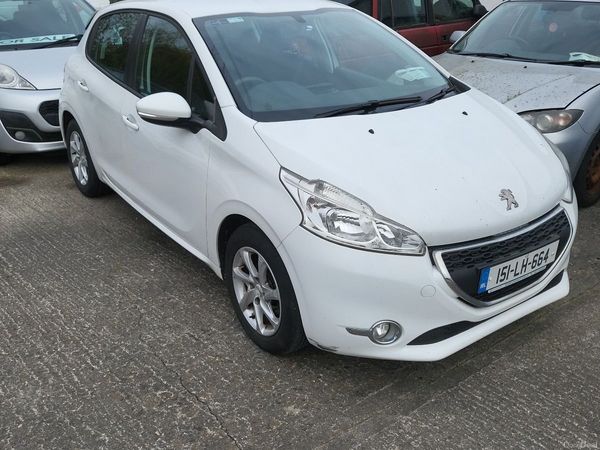 Peugeot 208 Hatchback, Petrol, 2015, White