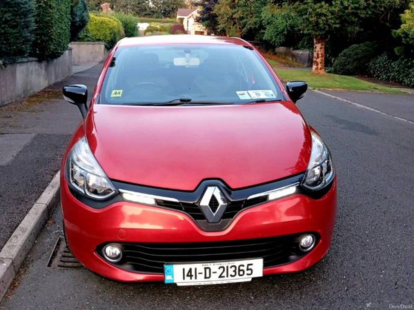 Renault Clio Hatchback, Petrol, 2014, Red