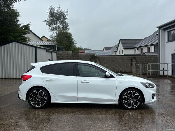 Ford Focus Hatchback, Petrol Hybrid, 2022, White