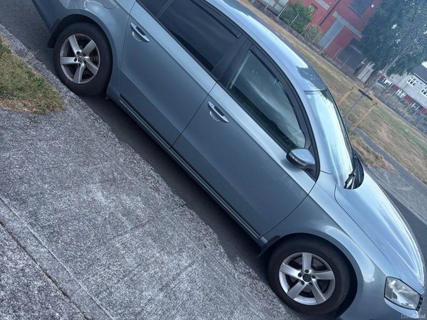 Volkswagen Passat Saloon, Petrol, 2011, Grey