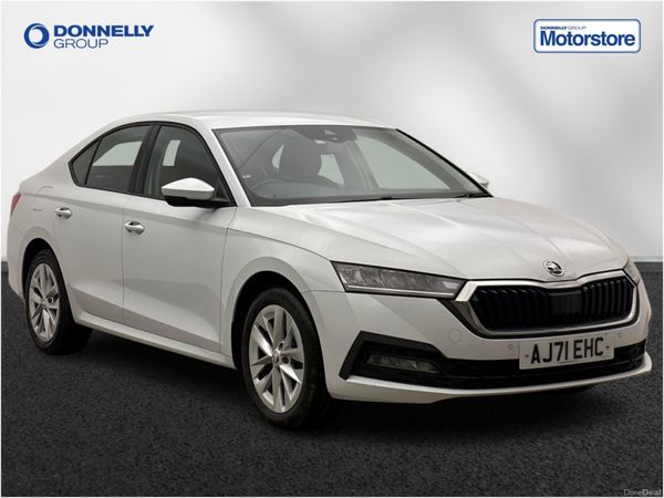 Skoda Octavia Hatchback, Petrol Hybrid, 2021, White