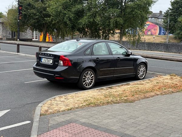 Volvo S40 Saloon, Diesel, 2011, Black