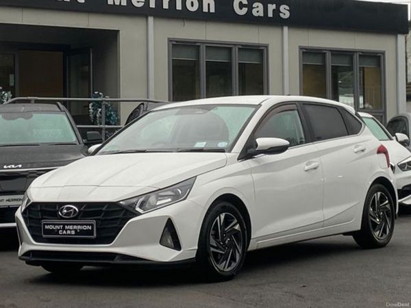 Hyundai i20 Hatchback, Petrol, 2021, White