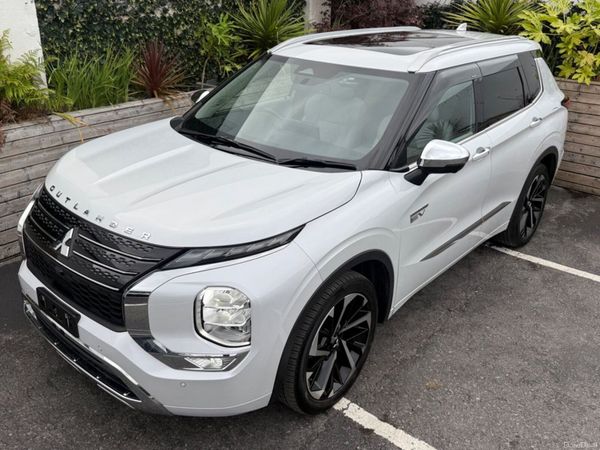 Mitsubishi Outlander SUV, Petrol Plug-in Hybrid, 2022, White