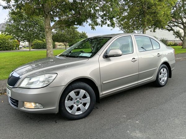 Skoda Octavia Hatchback, Diesel, 2010, Beige