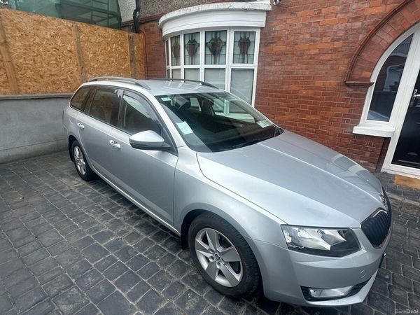 Skoda Octavia Estate, Petrol, 2015, Silver