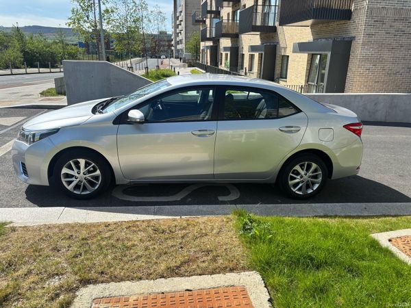 Toyota Corolla Saloon, Diesel, 2015, Silver