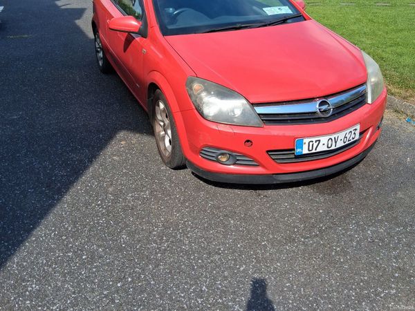 Opel Astra Hatchback, Petrol, 2007, Red