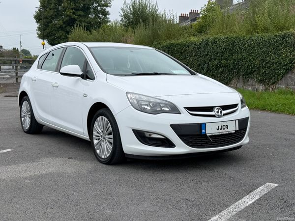 Vauxhall Astra Hatchback, Petrol, 2015, White