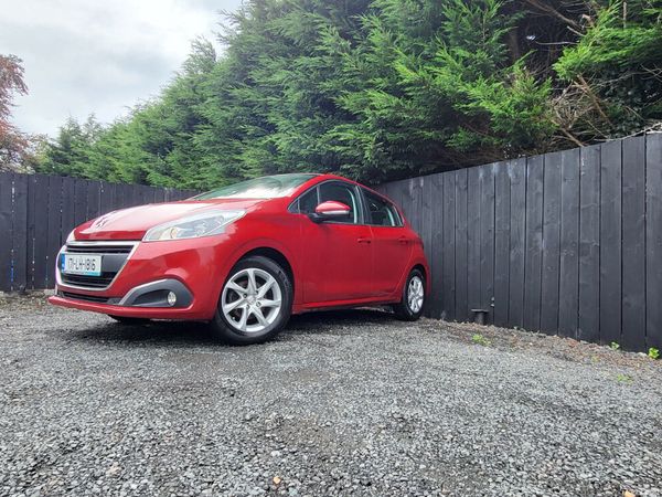 Peugeot 208 Hatchback, Petrol, 2017, Red