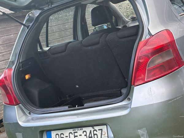 Toyota Yaris Hatchback, Petrol, 2006, Silver