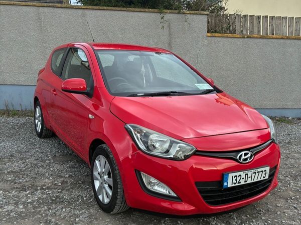 Hyundai i20 Hatchback, Petrol, 2013, Red
