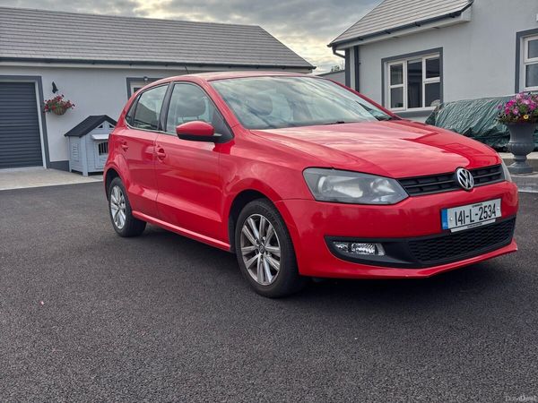 Volkswagen Polo Hatchback, Petrol, 2014, Red
