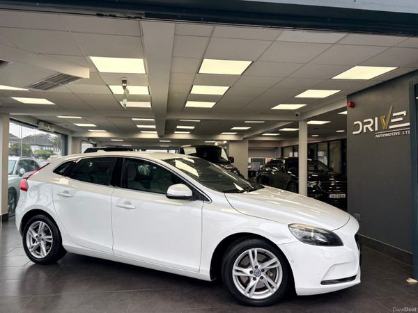 Volvo V40 Hatchback, Diesel, 2016, White