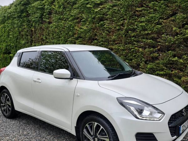 Suzuki Swift Hatchback, Petrol, 2022, White