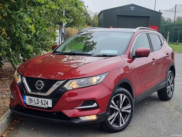 Nissan Qashqai Hatchback, Diesel, 2019, Red