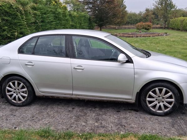 Volkswagen Jetta Saloon, Diesel, 2009, Silver