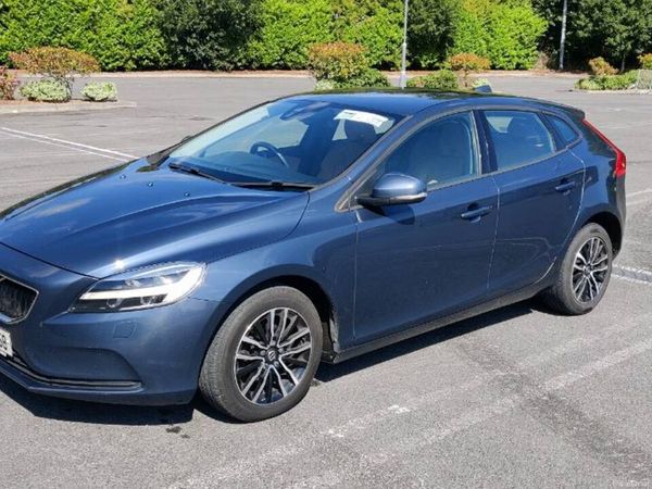 Volvo V40 Hatchback, Diesel, 2018, Blue