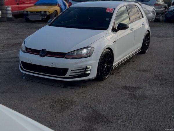 Volkswagen Golf Hatchback, Petrol, 2015, White