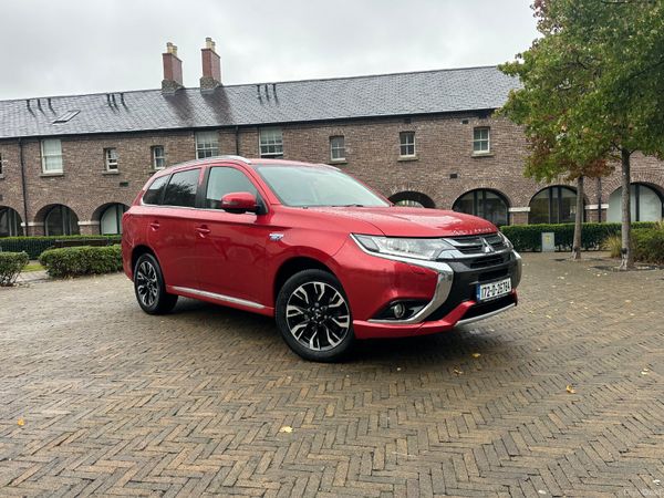 Mitsubishi Outlander SUV, Petrol Plug-in Hybrid, 2017, Red