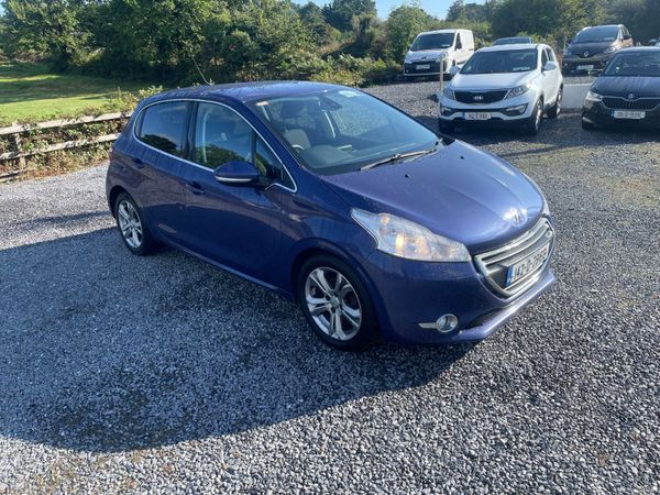 Peugeot 208 Hatchback, Diesel, 2014, Blue