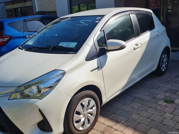 Toyota Vitz Hatchback, Petrol Hybrid, 2017, White