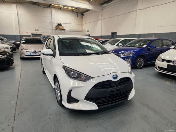 Toyota Yaris Hatchback, Petrol Hybrid, 2021, White