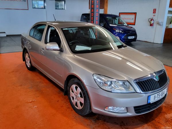 Skoda Octavia Saloon, Diesel, 2011, Beige