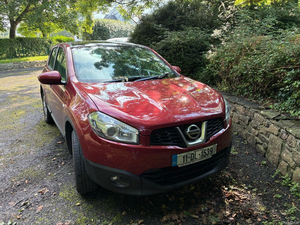 Nissan Qashqai Hatchback, Petrol, 2011, Red