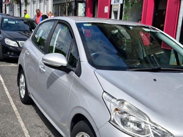 Peugeot 208 Hatchback, Petrol, 2014, Silver