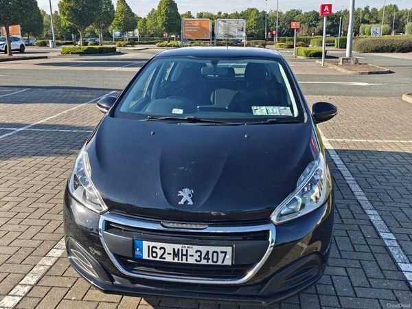 Peugeot 208 Hatchback, Petrol, 2016, Black
