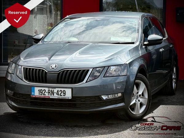 Skoda Octavia Hatchback, Diesel, 2019, Grey