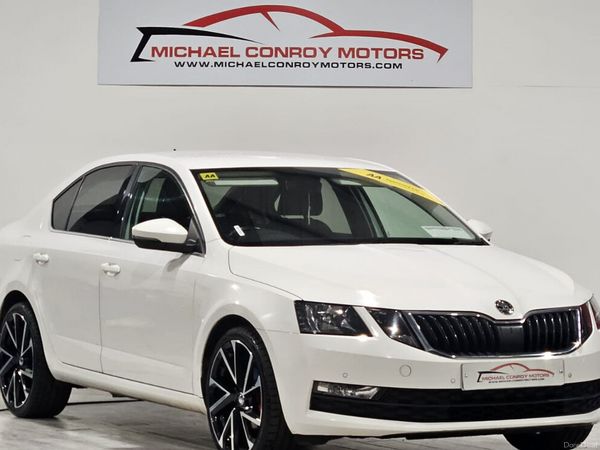 Skoda Octavia Hatchback, Diesel, 2018, White